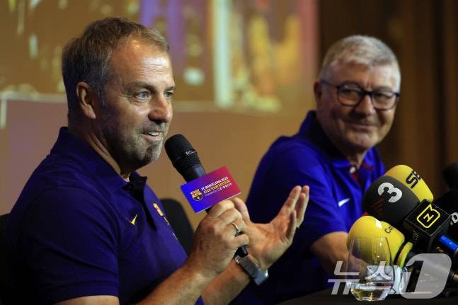 한지 플릭(왼쪽) 감독과 가브리엘 마르티네즈 커뮤니케이션 디렉터. /사진=뉴스1