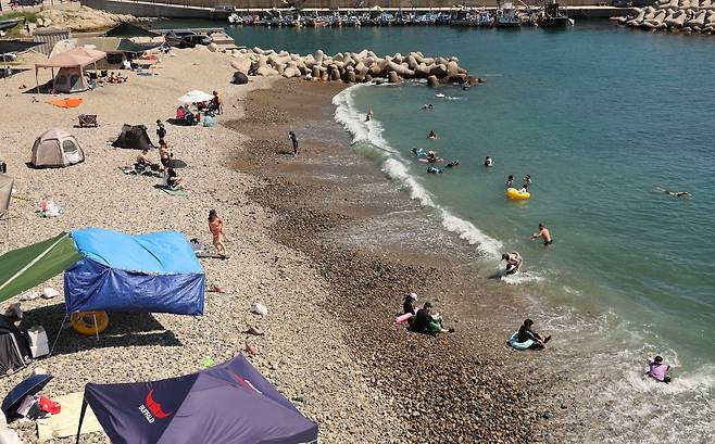 중리노을전망대 아래에 있는 비지정 해변 [촬영 박성제]