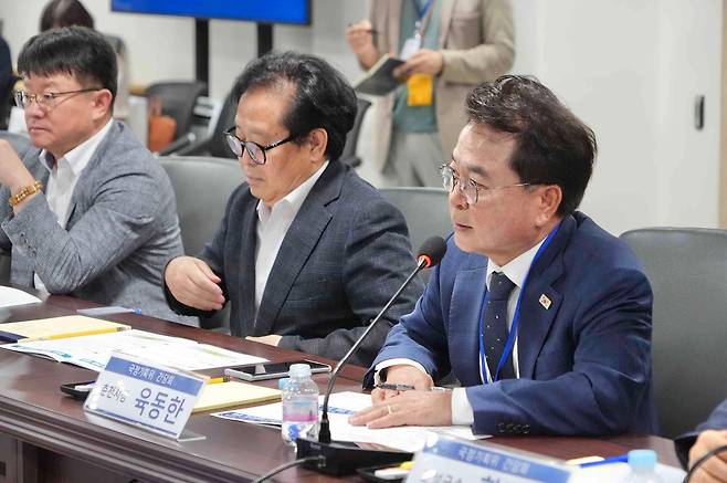 국정과제TF에 참석해 발언하는 육동한 춘천시장 [춘천시 제공.재판매 및 DB 금지]