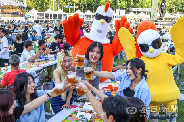 2013년부터 대구에서 시작된 은 맥주 옆에 최고의 국민안주가 맥주임을 각인시킨 한 변곡점이 된다. 매회 100만 명이 넘는 이 축제를 통해 대구 프라이드치킨은 물론 다른 산업에까지 시너지효과를 올리고 있다. 대구 달서구 두류공원 2·28자유광장에서 열린