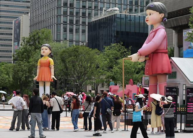 광화문광장에서 만나는 오겜(사진=연합뉴스)