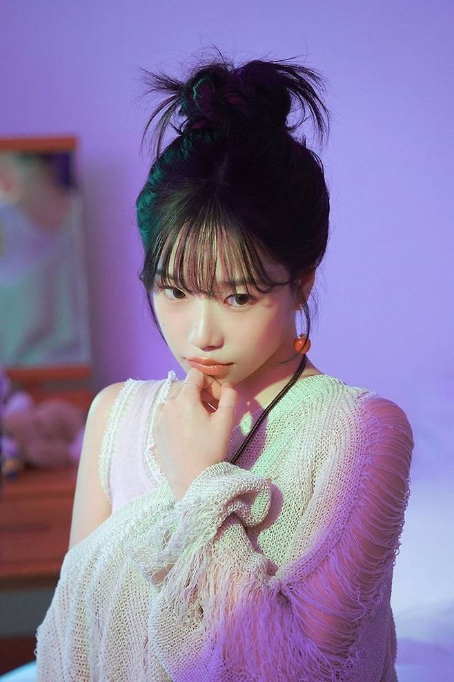 조유리. 사진 | 웨이크원, 지니뮤직