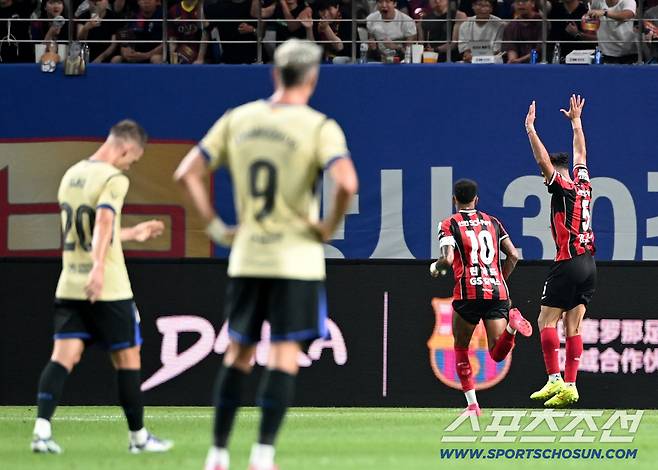 31일 서울월드컵경기장에서 열린 FC 바르셀로나와 FC 서울의 경기, 서울 야잔이 동점골을 터뜨리며 기뻐하고 있다. 상암=허상욱 기자wook@sportschosun.com/2025.07.31/