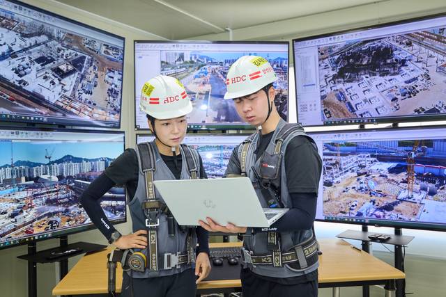 연일 무더위가 지속되는 가운데 HDC현대산업개발이 전국 건설 현장 대상 온열질환 예방 HDC 고드름 캠페인을 시행하고 있다. [HDC현대산업개발 제공]