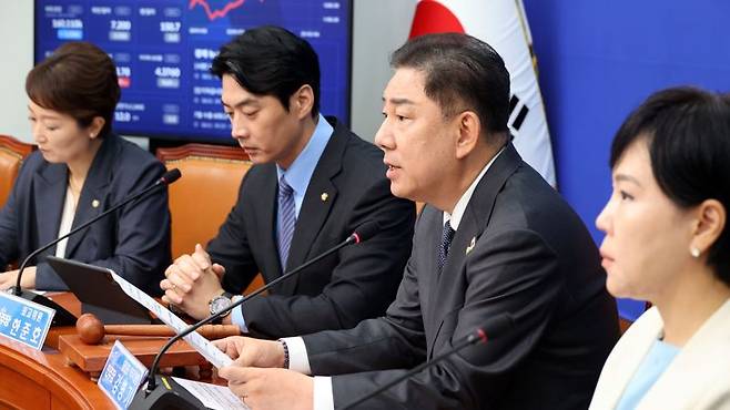 김병기 더불어민주당 대표 직무대행 겸 원내대표가 1일 국회에서 열린 최고위원회의에서 발언하고 있다. 사진=서동일 기자