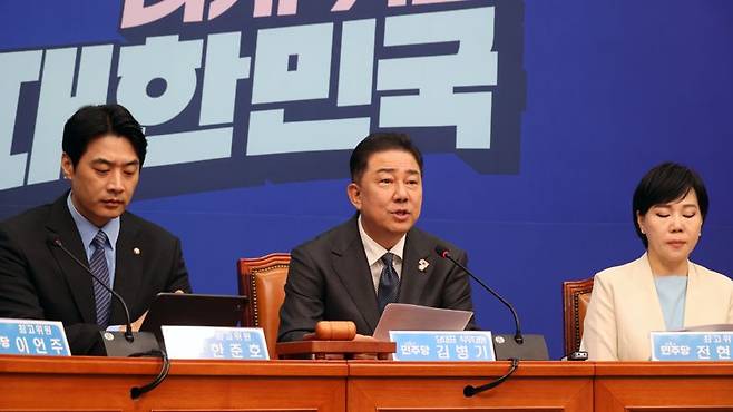 김병기 더불어민주당 대표 직무대행 겸 원내대표가 1일 국회에서 열린 최고위원회의에서 발언하고 있다. 사진=서동일 기자