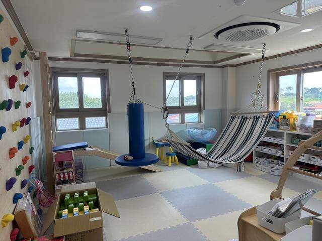 6월 2일부터 운영을 시작한 감각통합치료센터(발달지연아동 치료시설) 꿈자람센터 내부. 감각을 자극할 수 있는 다양한 놀이기구들이 설치돼 있다. 이오균 팀장 제공