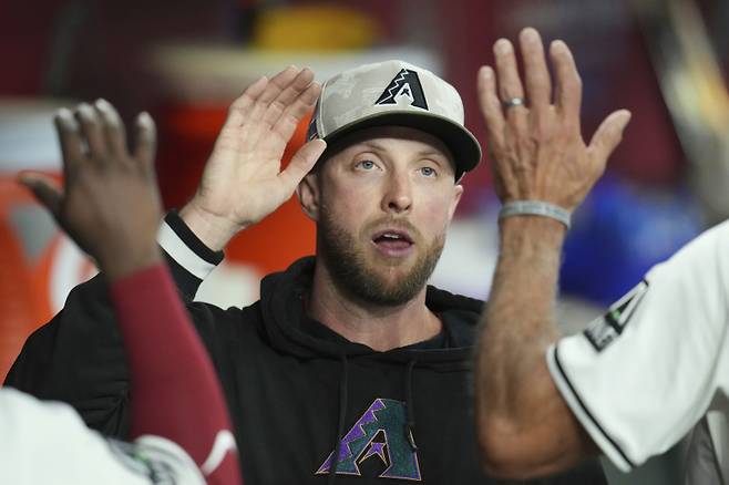 <yonhap photo-3352="">애리조나를 떠나 텍사스에서 새출발하는 메릴 켈리. [AP=연합뉴스]</yonhap>