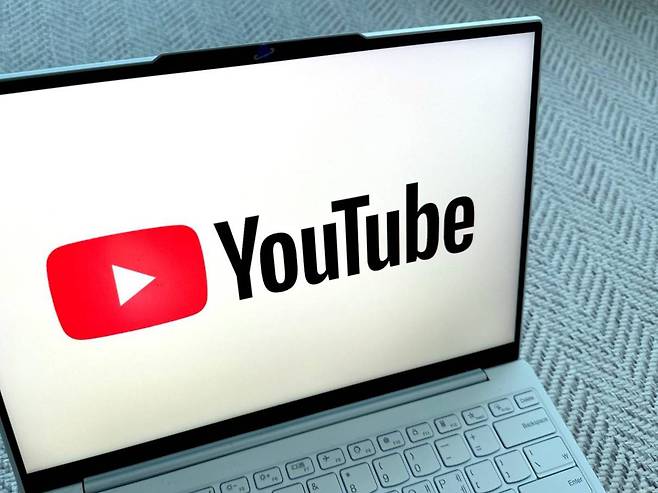 사용자의 데이터 및 AI 추천 알고리즘이 유튜브의 핵심 축이 된다 / 출처=IT동아