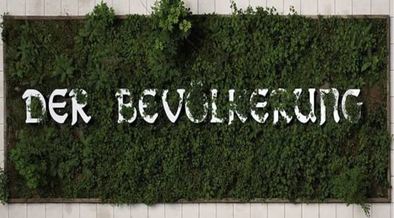 ‘주민들에게(Der Bevölkerung)’, 2000. 독일 베를린의 국회의사당 안뜰에 설치한 작품. 연방의회 의원들이 가져온 각 지역의 흙을 섞은 다음 온갖 식물을 자라게 했다. 매일 오후 2시와 8시에 웹캠으로 촬영된 사진을 홈페이지에서 공개한다. [사진 국립현대미술관]