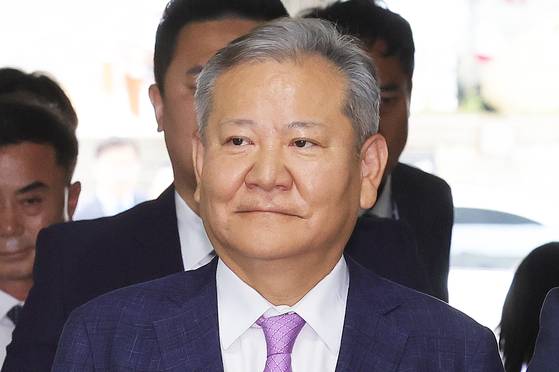 이상민 전 행정안전부 장관이 지난달 31일 오후 구속 전 피의자 심문(영장실질심사)을 받기 위해 서울 서초동 서울중앙지법으로 출석하고 있다. 장진영 기자
