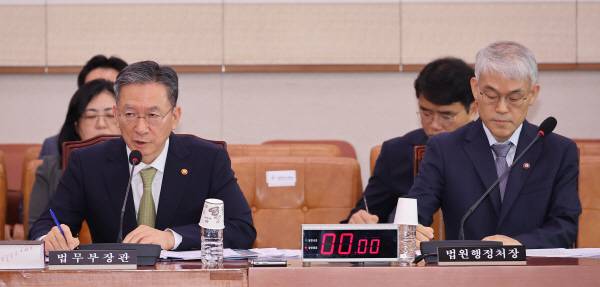 1일 국회 법제사법위원회 전체회의에서 정성호 법무부 장관이 의원 질의에 답하고 있다. 연합뉴스