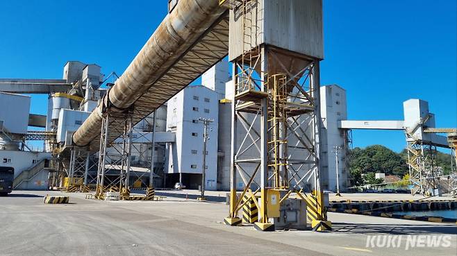 삼표시멘트 삼척공장 컨베이어 벨트. 김재민 기자&nbsp;