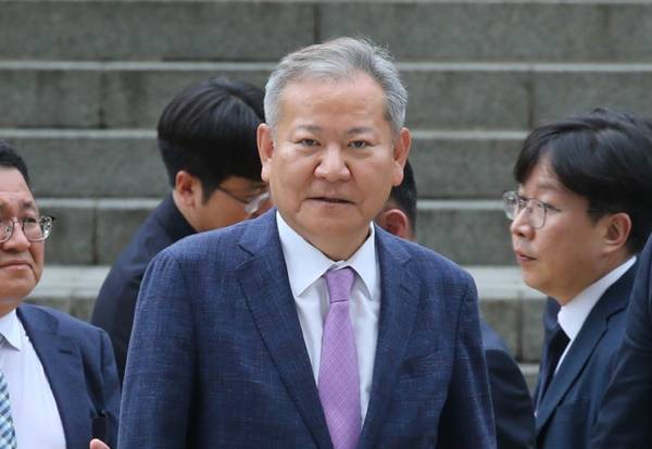 ▲내란중요임무 종사 혐의를 받는 이상민 전 행정안전부 장관이 지난달 31일 서울 서초동 서울중앙지방법원으로 영장실질심사를 받기 위해 출석하고 있다. ⓒ민중의소리