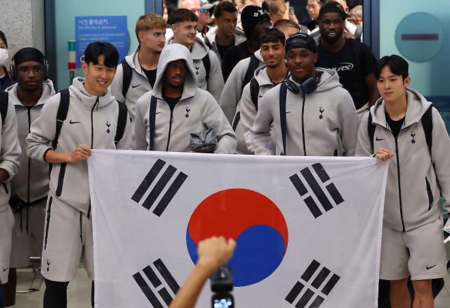 2024-25시즌 우승을 차지한 토트넘 홋스퍼가 한국 땅을 밟았다. 사진=연합뉴스