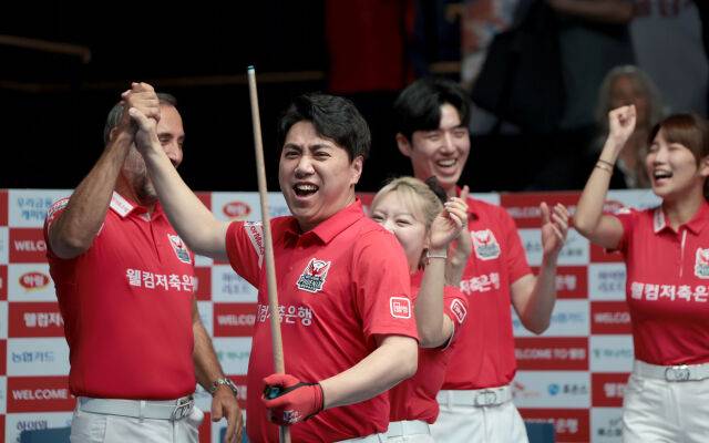 웰컴저축은행 김종원이 7세트 승리 후 환호하고 있다./PBA