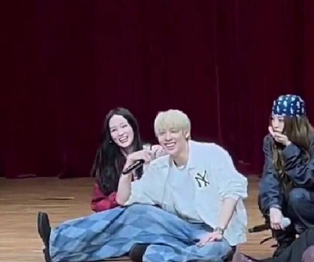 우찬이 통바지로 애니의 다리를 가려줬다. / 팬 소셜미디어