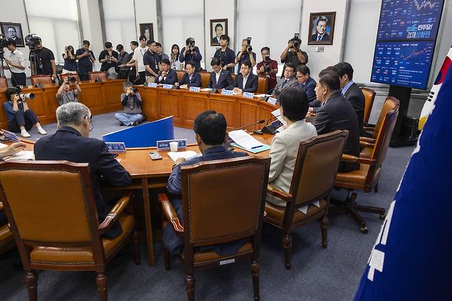김병기 더불어민주당 대표 권한대행 겸 원내대표가 1일 국회에서 열린 최고위원회의에서 발언하고 있다. [연합]