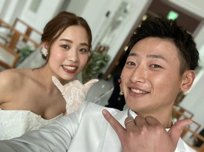 쿠리오 카즈키씨와 아내 아미씨. 쿠리오 카즈키씨 인스타그램