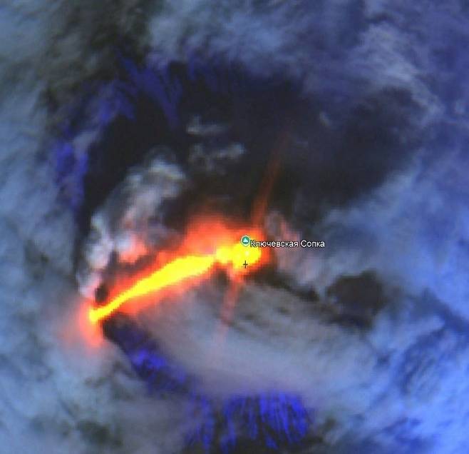 러시아 캄차카 반도의 클루쳅스카야 화산이 분화하는 모습. 러시아과학아카데미 지구물리연구소 텔레그램