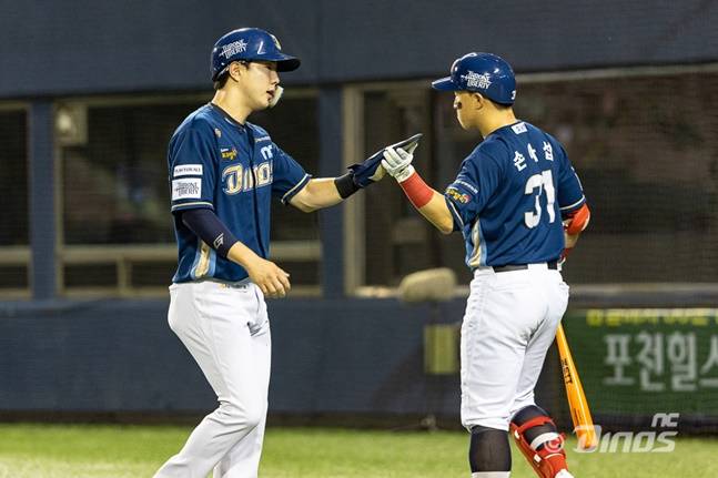 박건우(왼쪽)와 손아섭. /사진=NC 다이노스 제공