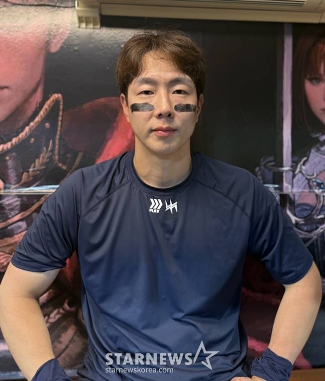 NC 박건우가 1일 창원 KT전 종료 후 취재진과 인터뷰를 하고 있다. /사진=NC 다이노스 제공