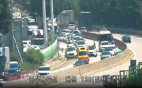 구미시 옥성면 대원리 중부내륙고속도로 6중 추돌 사고현장 모습, 경북소방본부