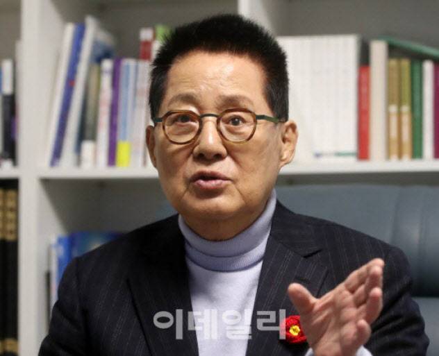 박지원 더불어민주당 의원이 조국 전 조국혁신당 대표에 대한 사면이 빠르면 빠를 수록 좋다는 입장을 나타냈다. (사진=이데일리 김태형 기자)