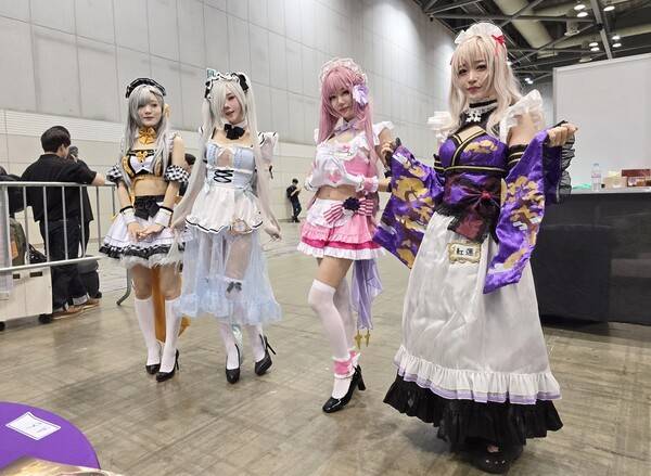 - 승리의 여신 니케 메이드 카페도 있었다