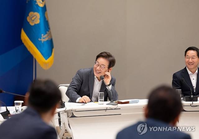 이재명 대통령이 1일 서울 용산 대통령실 청사에서 전국 시도지사 간담회를 하고 있다. 2025.8.1 [대통령실 제공. 연합뉴스]