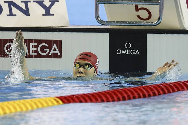 <yonhap photo-5068=""> epa12277397 Ji Yuchan of South Korea reacts after competing in the Men's 50m Freestyle semifinals at the World Aquatics Championships Singapore 2025 in Singapore, 01 August 2025. EPA/RUNGROJ YONGRIT/2025-08-01 23:40:51/ <저작권자 ⓒ 1980-2025 ㈜연합뉴스. 무단 전재 재배포 금지, AI 학습 및 활용 금지></yonhap>