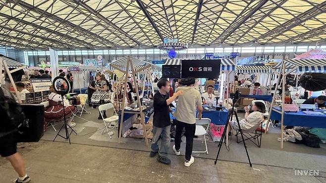 ▲ 이젠 자체 제작 상품을 판매하는 소규모 제작업체들을 위한 공간까지 마련됐다
