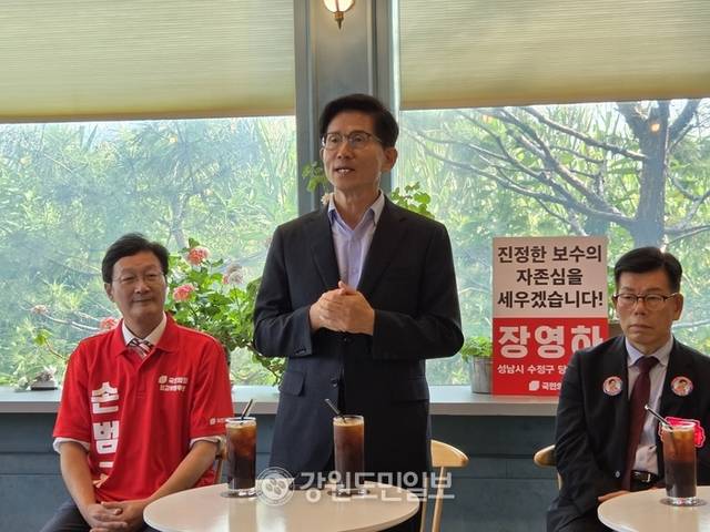 ▲ 국민의힘 김문수 당대표 후보가 2일 원주시의 한 카페에서 가진 당원들과의 간담회에서 발언하고 있다. 권혜민