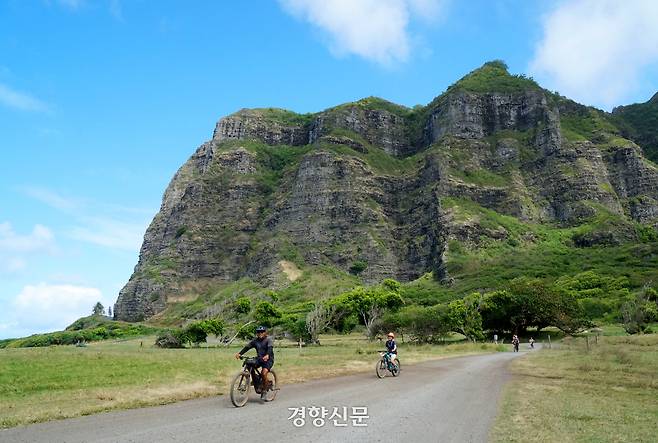 전기자전거를 타고 나만의 속도로 태곳적 비경과 인기 영화 촬영지를 둘러볼 수 있는 쿠알로아랜치.