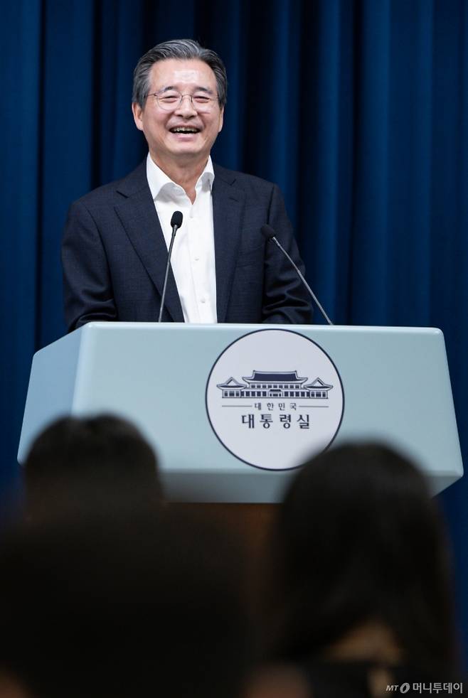 (서울=뉴스1) 이재명 기자 = 김용범 정책실장이 31일 서울 용산 대통령실 청사에서 한미 관세 협상 타결 관련 브리핑을 하고 있다. 2025.7.31/뉴스1  Copyright (C) 뉴스1. All rights reserved. 무단 전재 및 재배포,  AI학습 이용 금지. /사진=(서울=뉴스1) 이재명 기자