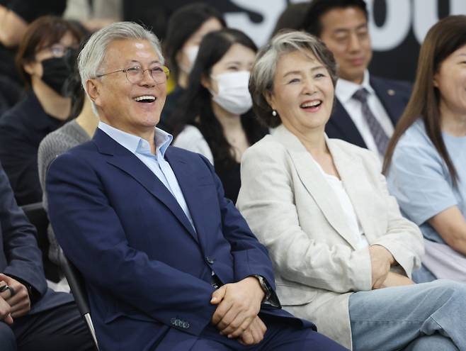 문재인 전 대통령이 민주당 전당대회에 영상 축사를 보냈다. 사진은 문 전 대통령과 김정숙 여사/사진=뉴시스