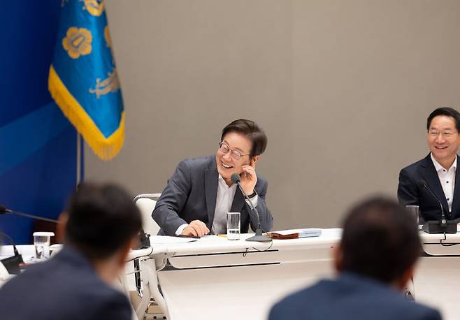 [서울=뉴시스] 이재명 대통령이 1일 서울 용산 대통령실 청사에서 열린 전국 시도지사 간담회에서 밝은 표정을 짓고 있다. (사진=대통령실 제공) 2025.08.01. photo@newsis.com *재판매 및 DB 금지