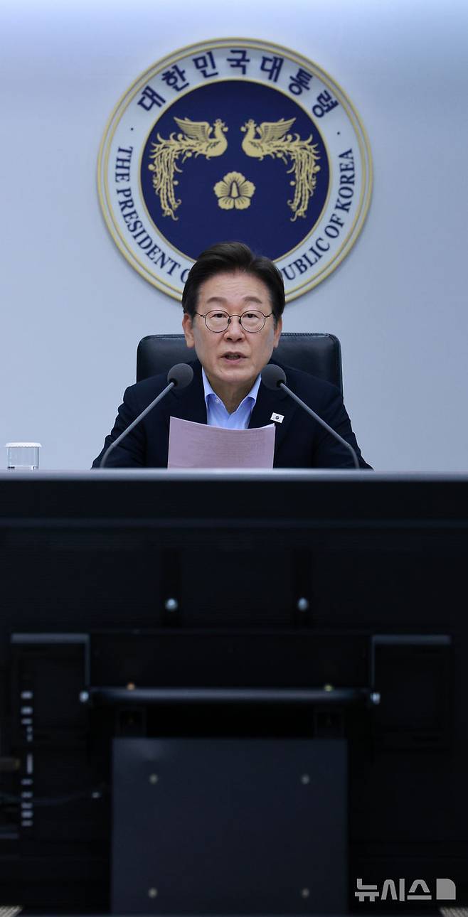 [서울=뉴시스] 고범준 기자 = 이재명 대통령이 31일 서울 용산 대통령실 청사에서 열린 제6차 수석보좌관회의에서 발언하고 있다. 2025.07.31. bjko@newsis.com