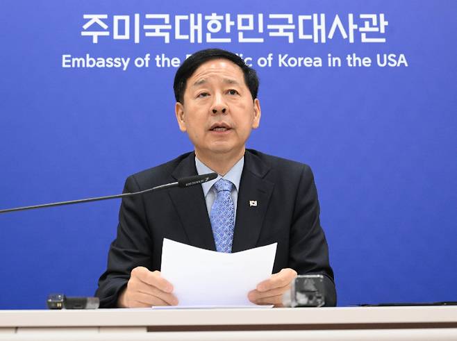 구윤철 부총리 겸 기획재정부 장관이 지난달 30일 저녁(현지시간) 주미한국대사관에서 '한-미 통상협의 결과브리핑'에서 발표문을 낭독하고 있다. 기획재정부 제공