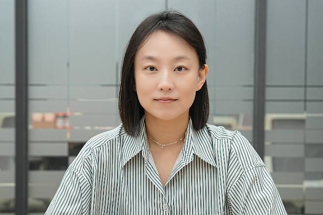 안주영 감독. 웨이브 제공