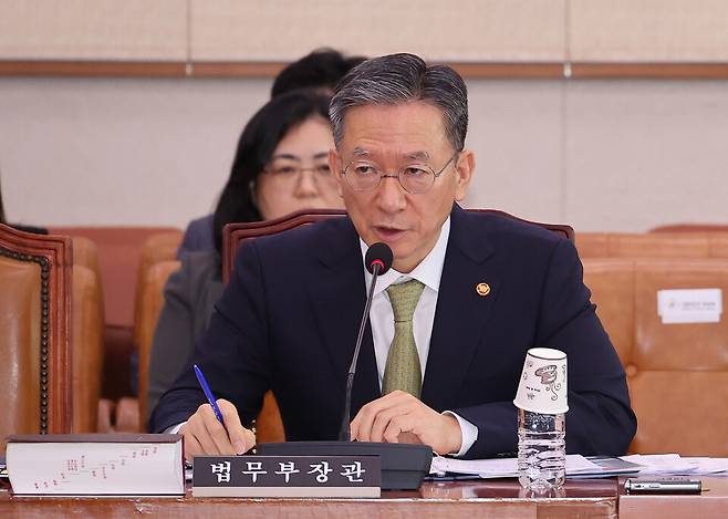 지난 1일 서울 여의도 국회에서 열린 법제사법위원회 전체회의에서 정성호 법무부 장관이 의원질의에 답하고 있다. ⓒ연합뉴스