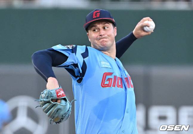 31일 NC전에서 투구하는 데이비슨.