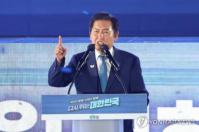 정청래 신임 당대표 수락연설 (고양=연합뉴스) 김주성 기자 = 더불어민주당 정청래 신임 당대표가 2일 고양 킨텍스에서 열린 전국당원대회에서 당대표직 수락연설을 하고 있다. 2025.8.2 utzza@yna.co.kr