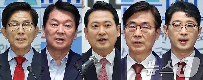 왼쪽부터 가나다순으로 김문수, 안철수, 장동혁, 조경태, 주진우 당대표 후보. 2025.8.1/뉴스1 ⓒ News1 유승관 기자