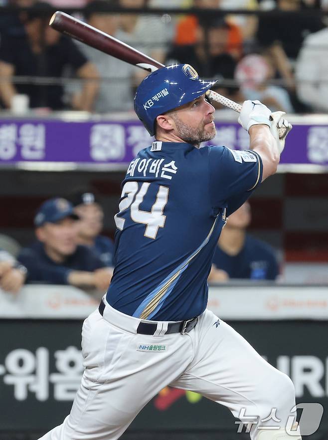 2일 오후 대전한화생명 볼파크에서 열린 프로야구 '2025 신한 SOL뱅크 KBO 리그' 한화 이글스와 NC 다이노스 경기에서 7회초 1사 NC 데이비슨이 솔로홈런을 치고 있다. 2025.7.2/뉴스1 ⓒ News1 김기태 기자
