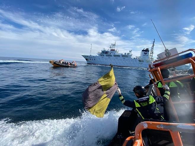 중국어선 불법어업 단속. /해양수산부 제공