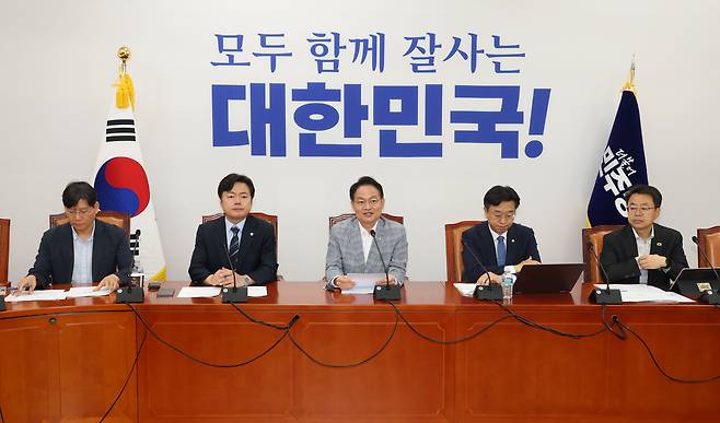 허영 더불어민주당 원내정책수석이 3일 오전 서울 여의도 국회에서 노조법2·3조 개정 관련 기자간담회를 하고 있다. /뉴스1