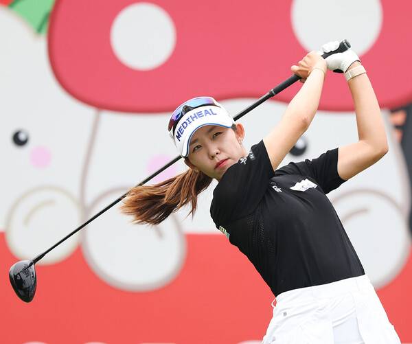 2025년 한국여자프로골프(KLPGA) 투어 상반기 마지막 대회이자, 올해 신설 대회인 오로라월드 레이디스 챔피언십 우승을 차지한 배소현 프로가 최종라운드에서 경기하는 모습이다. 사진제공=KLPGA