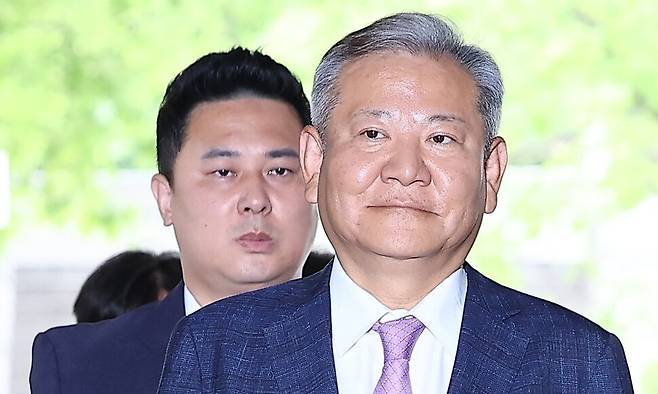이상민 전 행정안전부 장관이 구속 전 피의자 심문(영장실질심사)을 위해 31일 서울 서초구 서울중앙지방법원으로 들어서고 있다. 연합뉴스
