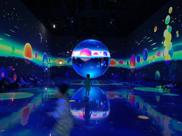 인스파이어 리조트에서 우주 여행을 콘셉트로 전시 중인 미디아 아트 르 스페이스 모습. 박경담 기자